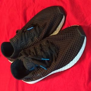 Adidas black deerupt runner